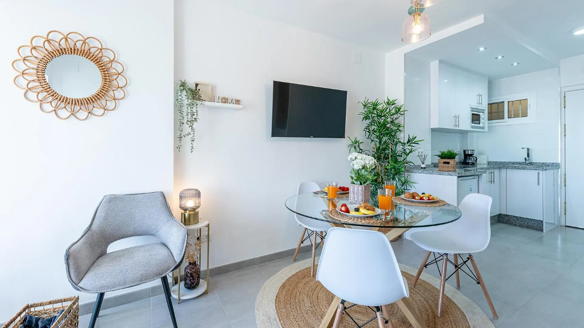 Apartment 797 Holiday Rentals- Elegante Estudio Reformado En Iris Benalmadena