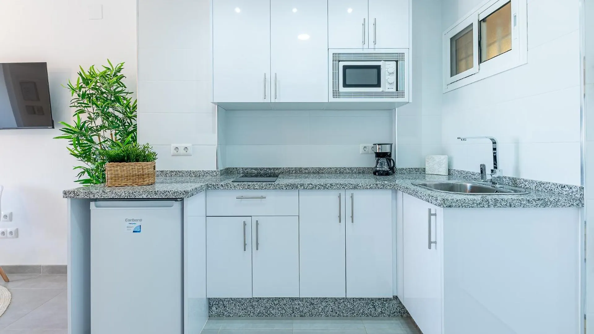 Apartment 797 Holiday Rentals- Elegante Estudio Reformado En Iris Benalmadena