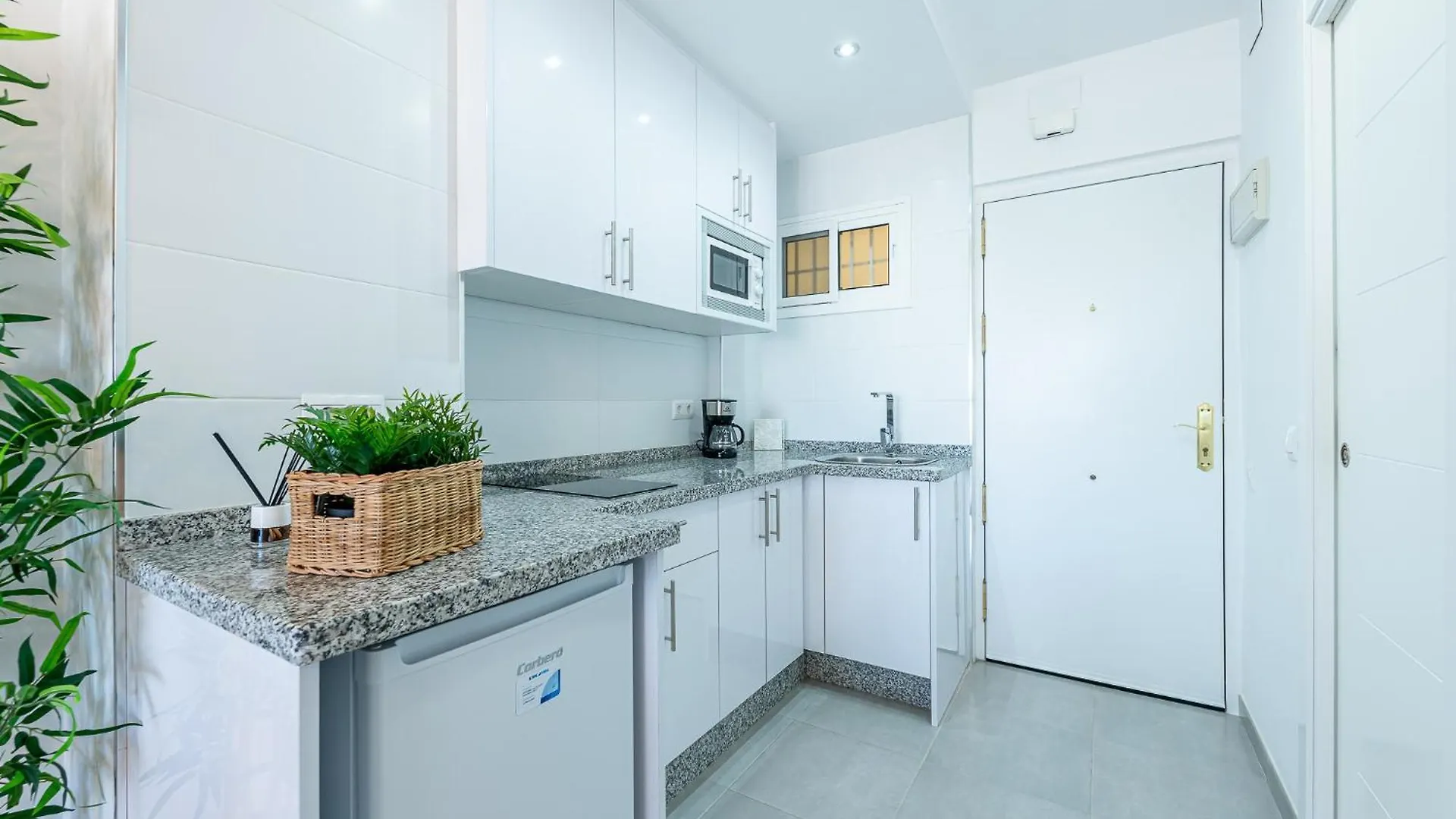 Apartment 797 Holiday Rentals- Elegante Estudio Reformado En Iris Benalmadena Spain