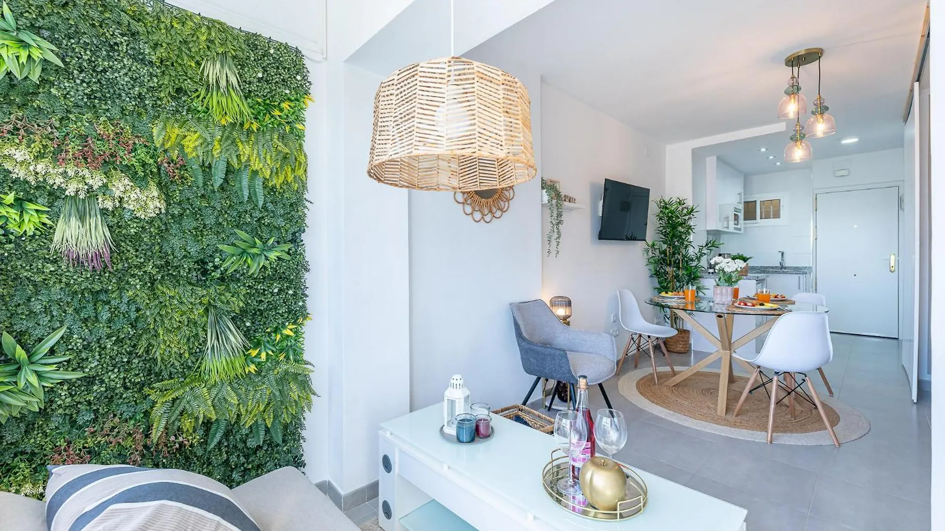 797 Holiday Rentals- Elegante Estudio Reformado En Iris Benalmadena Spain