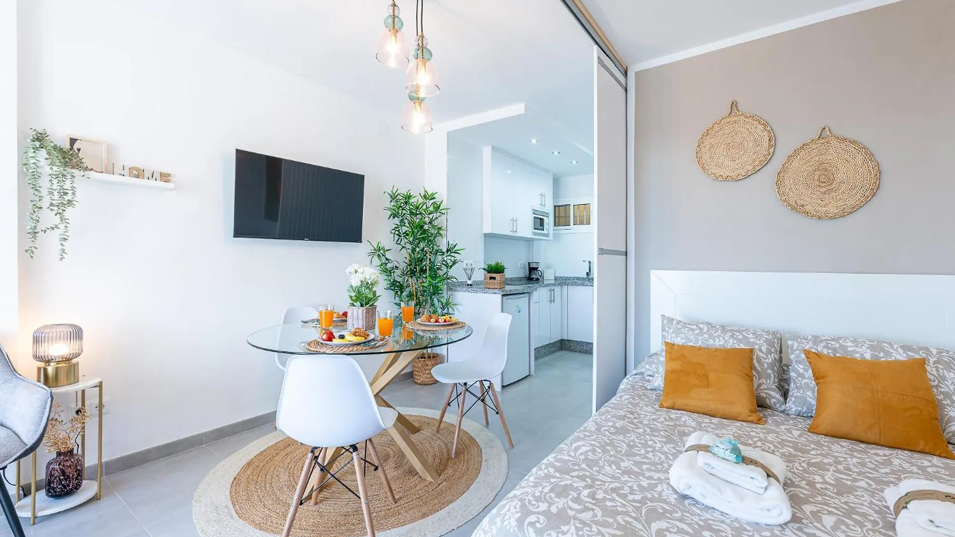 Apartment 797 Holiday Rentals- Elegante Estudio Reformado En Iris Benalmadena Spain
